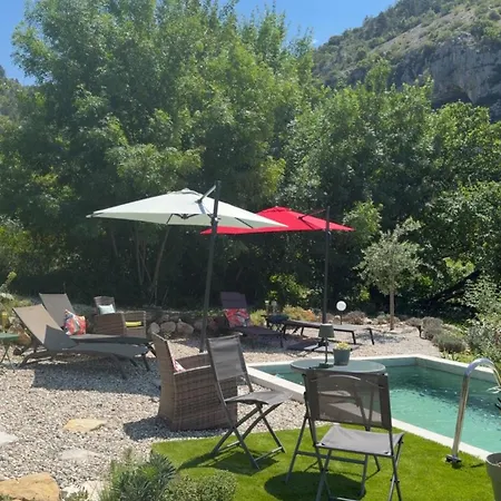 Les Rochers De Avec Piscine Privee